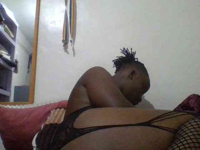 Yourdreamgirl webcam