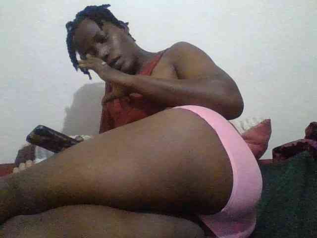 Yourdreamgirl webcam