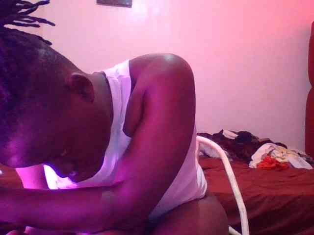 Yourdreamgirl webcam