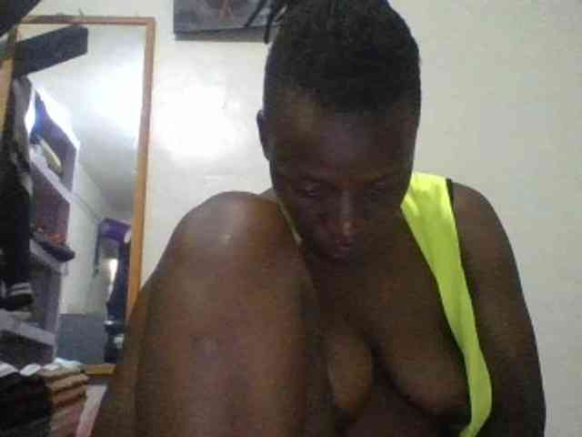 Yourdreamgirl webcam