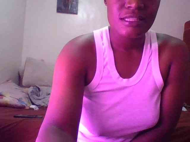 Yourdreamgirl webcam