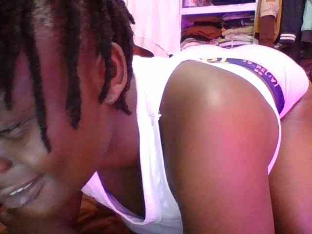 Yourdreamgirl webcam