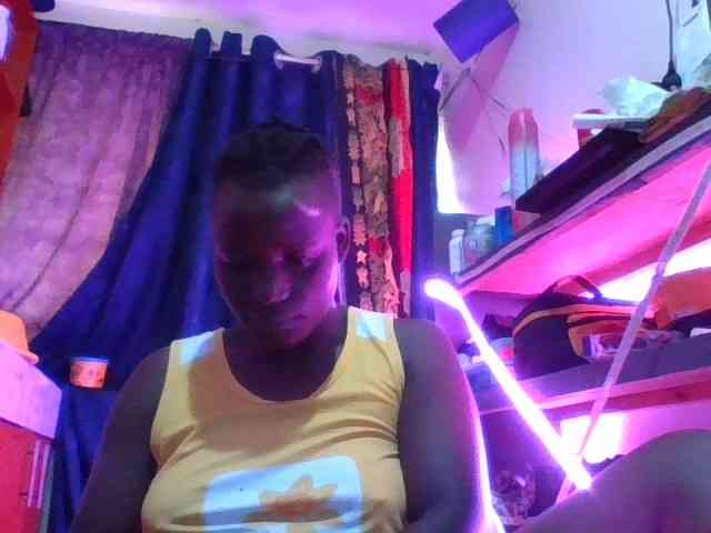 Yourdreamgirl webcam