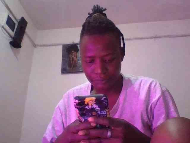 Yourdreamgirl webcam