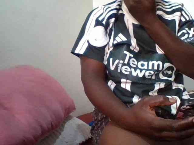 Yourdreamgirl webcam