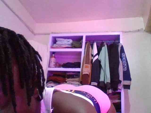 Yourdreamgirl webcam