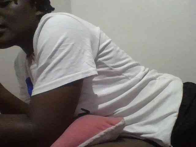 Yourdreamgirl webcam