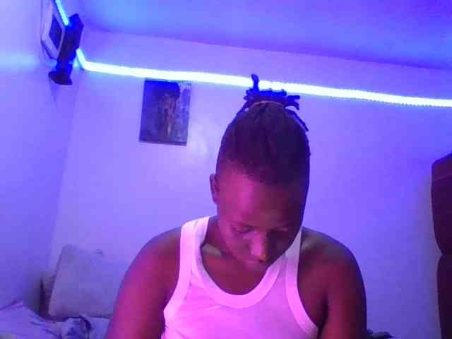 Yourdreamgirl webcam