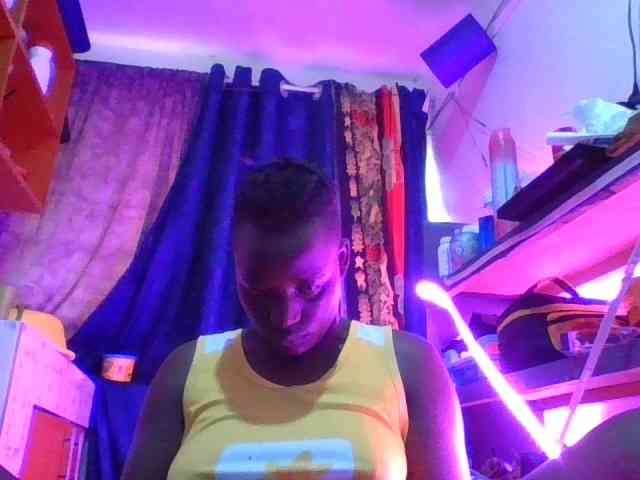 Yourdreamgirl webcam