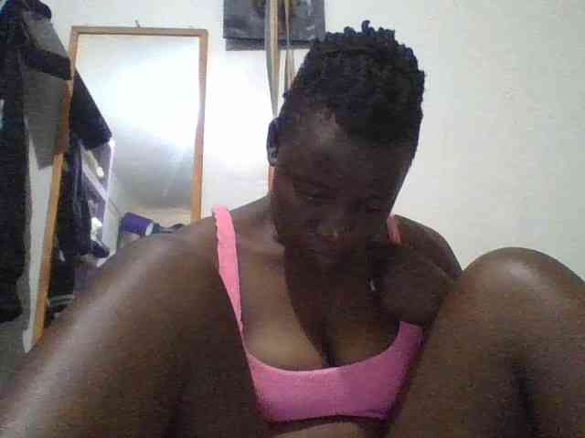 Yourdreamgirl webcam