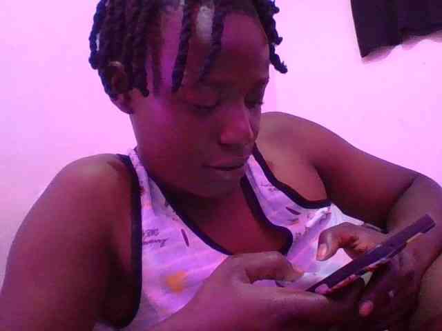 Yourdreamgirl webcam
