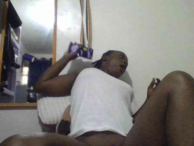 Yourdreamgirl webcam