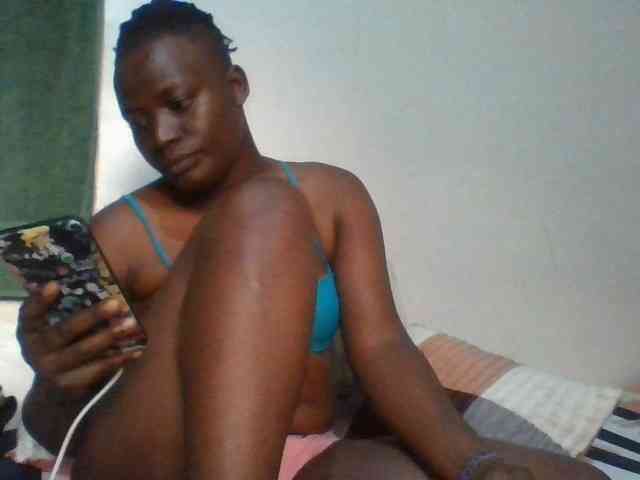 Yourdreamgirl webcam