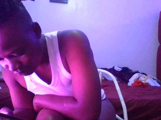 Yourdreamgirl webcam