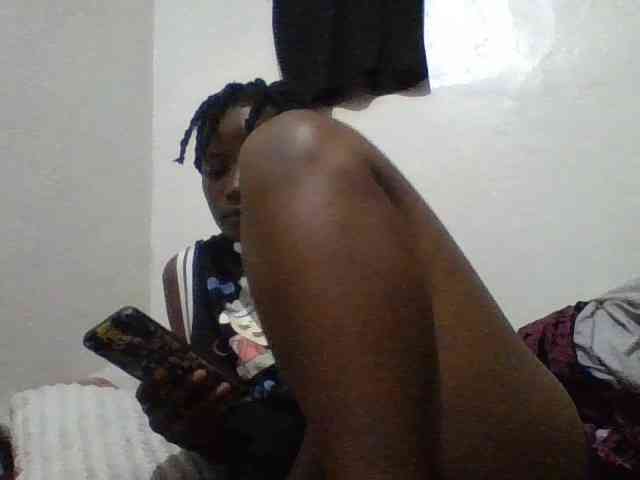 Yourdreamgirl webcam