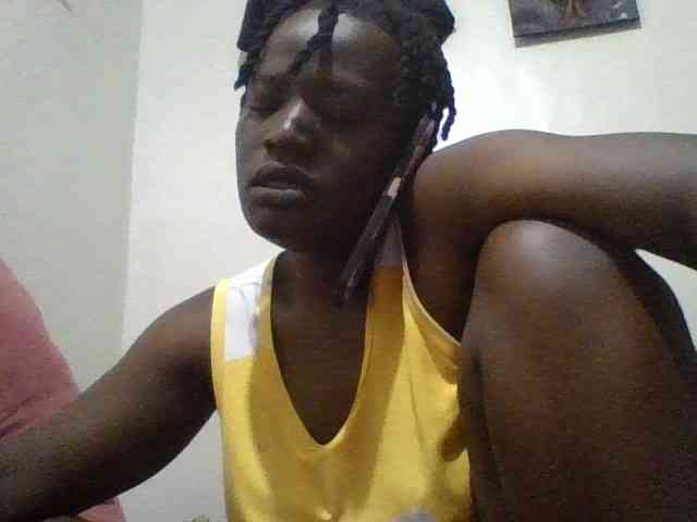Yourdreamgirl webcam
