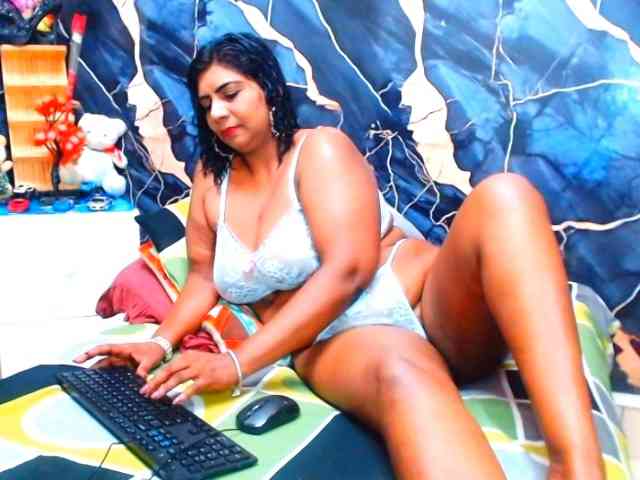 indianerotica69's live room