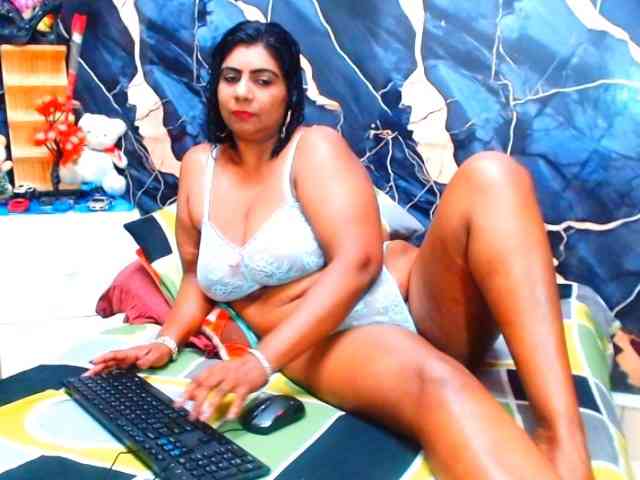 indianerotica69's live room