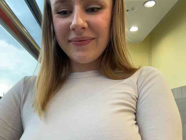elegantbabe Live Webcam on BongaCams