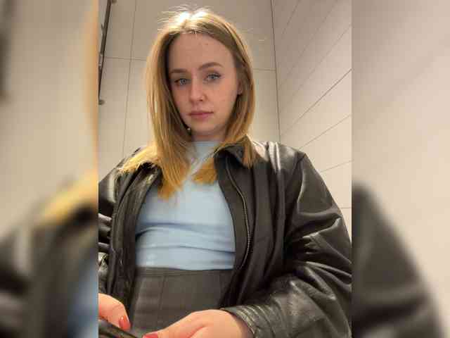 elegantbabe live female cam on bongacams