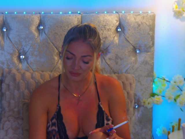Izabelle02