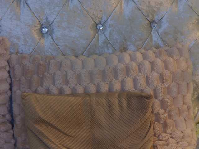 Izabelle02 live cam on BongaCams