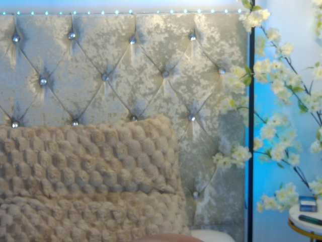 Izabelle02 live cam on BongaCams