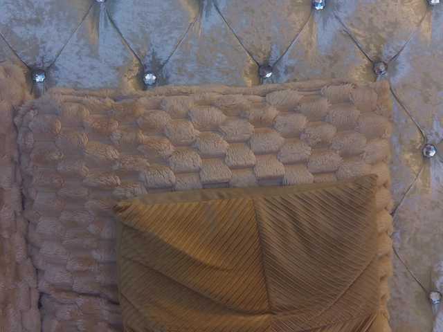 Izabelle02 live cam on BongaCams