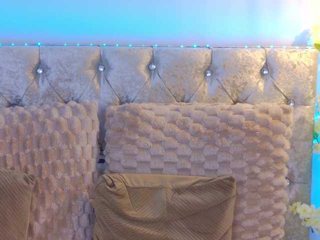 Izabelle02 live cam on BongaCams
