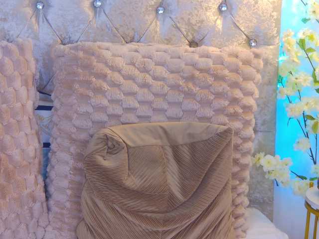 Izabelle02 live cam on BongaCams