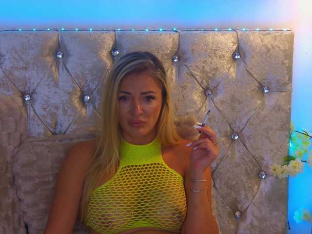Izabelle02 live webcam show