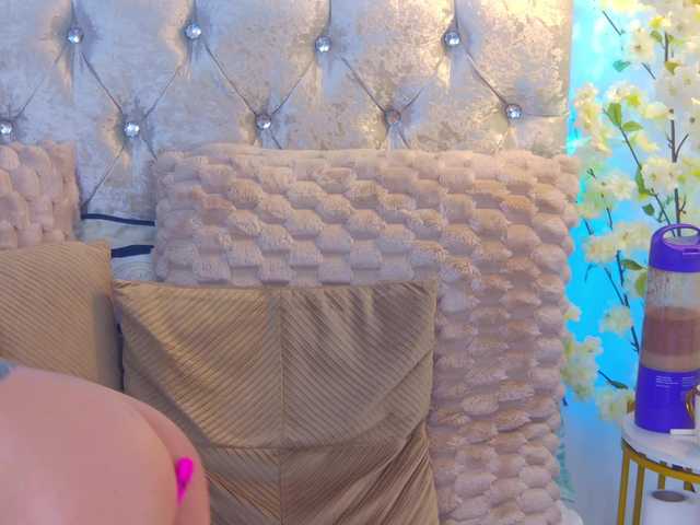 Izabelle02 live cam on BongaCams