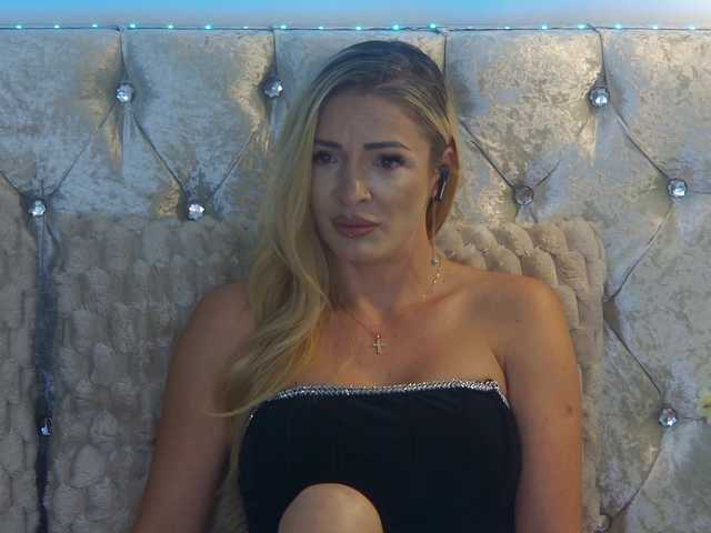 Izabelle02 live webcam show
