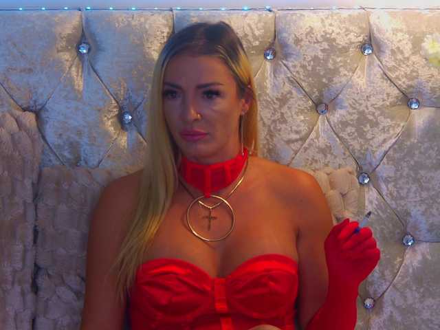 Izabelle02 live cam on BongaCams