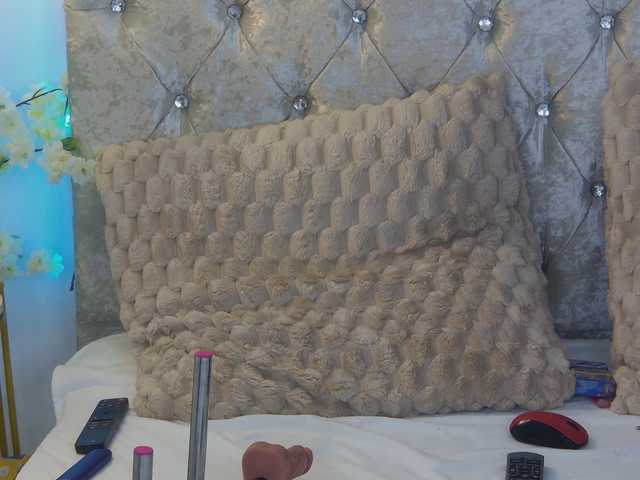 Izabelle02 live cam on BongaCams