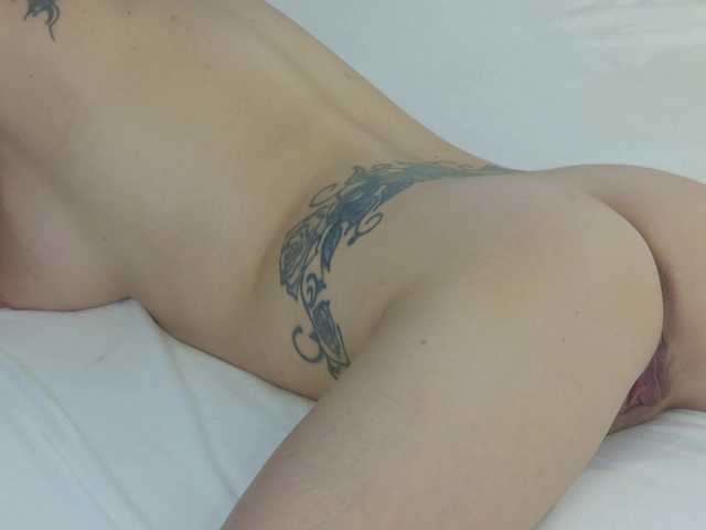 Izabelle02 live cam on BongaCams