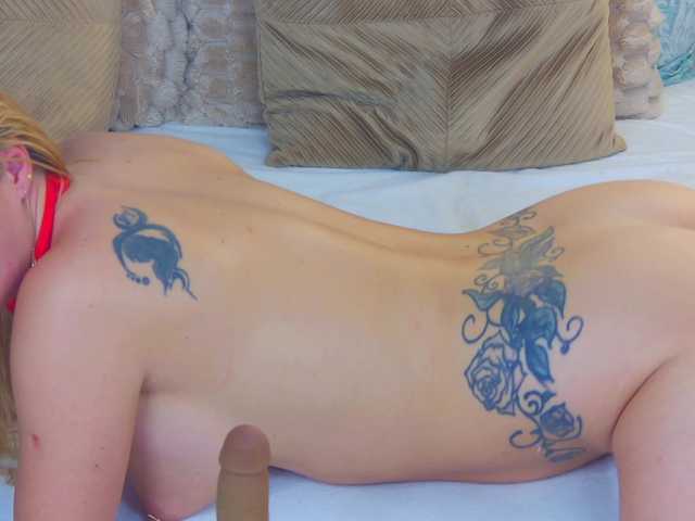 Izabelle02 live cam on BongaCams