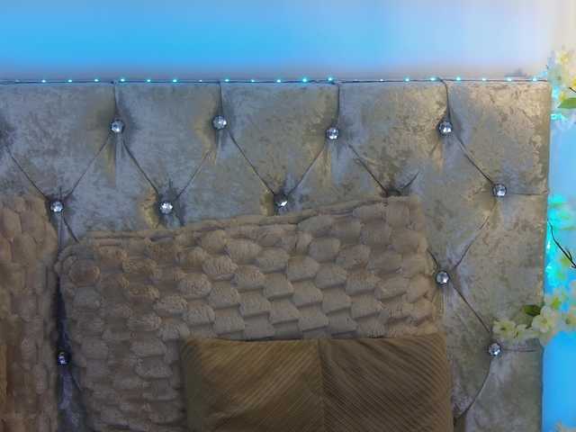 Izabelle02 live cam on BongaCams