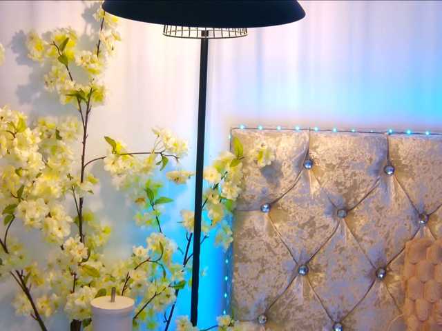 Izabelle02 live cam on BongaCams