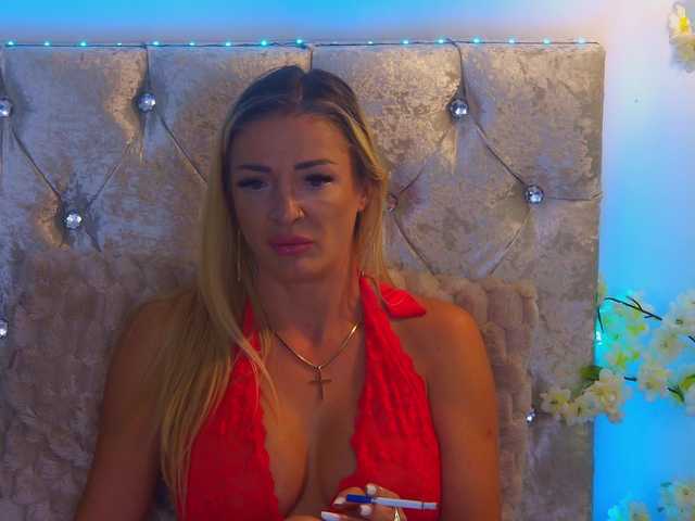 Izabelle02 live cam on BongaCams