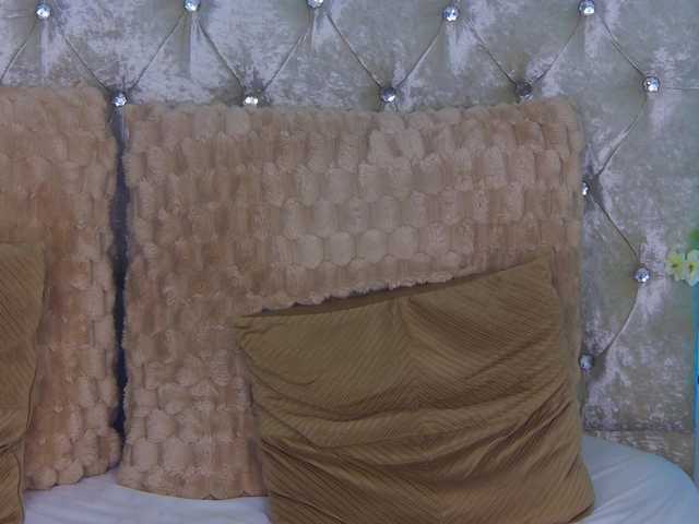 Izabelle02 live webcam show