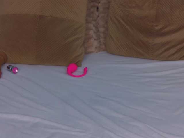 Izabelle02 live cam on BongaCams