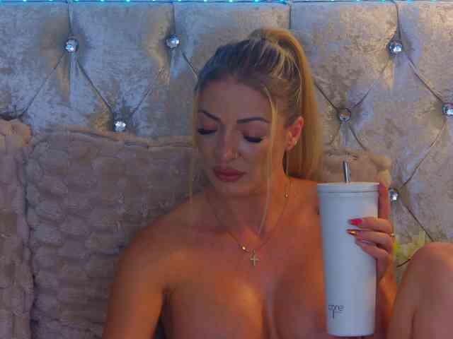Izabelle02