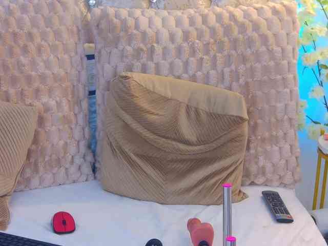 Izabelle02 Live Webcam on BongaCams