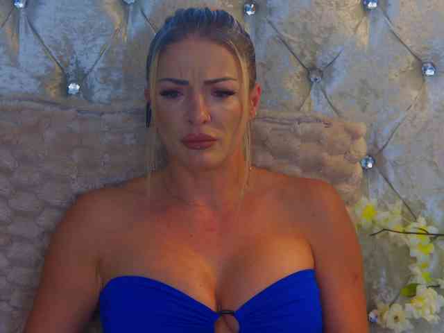 Izabelle02 Sex Cam Show