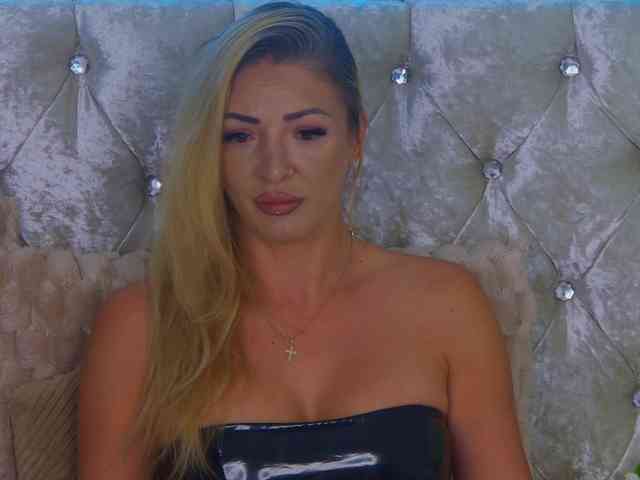 Izabelle02 Sex Cam Show