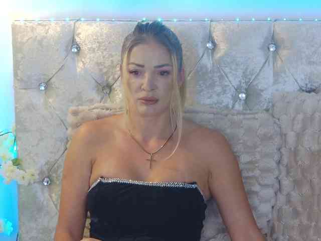 Izabelle02 Live Webcam on BongaCams