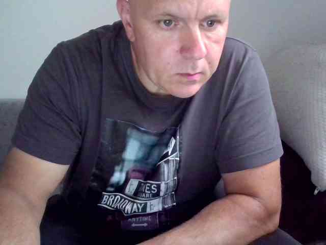 DaDDyLoVeSu83 Live Webcam on BongaCams