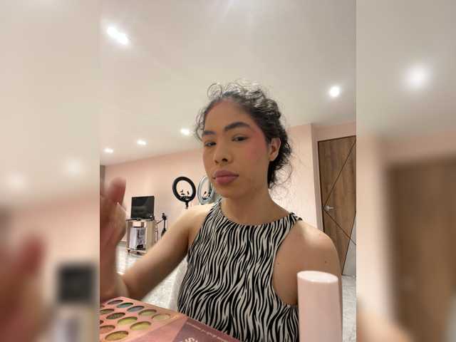 LeiaStone live cam on BongaCams