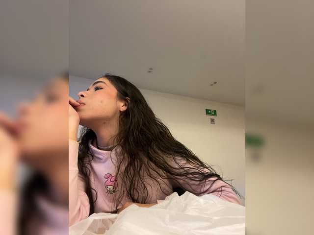 LeiaStone live cam on BongaCams